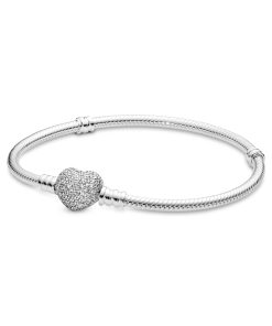 Silver bracelet with heart-shaped clasp and cubic zirconia