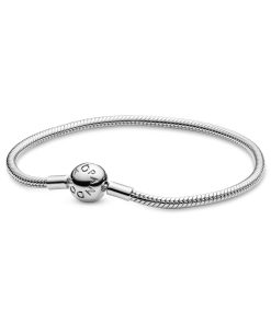 Snake chain silver bracelet with round clasp
